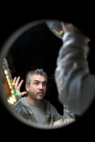 Illustration for article titled Spectacular new images from Gravity show the true horror of space